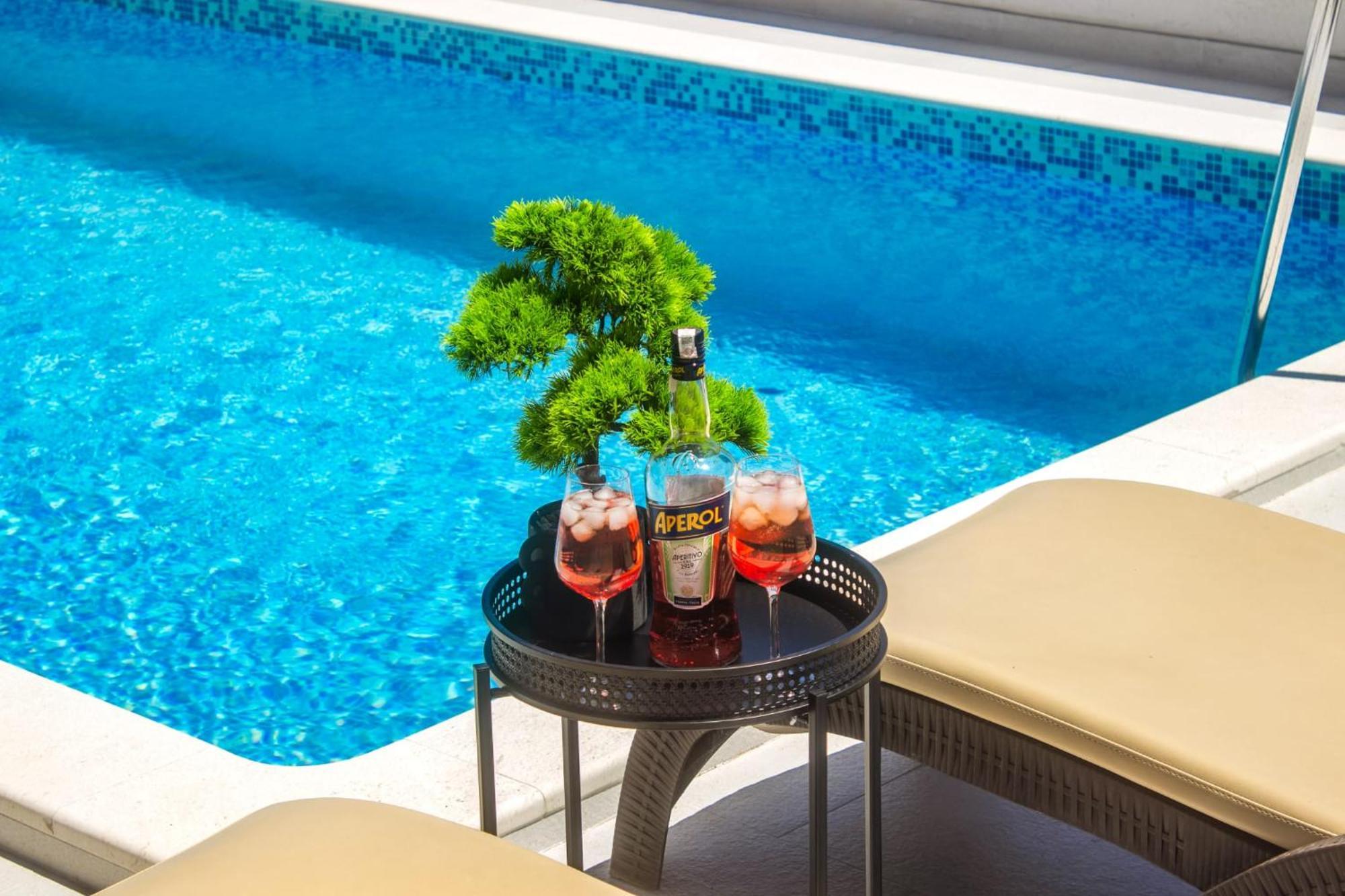Villa Dalmatian Child With Swimming Pool, Close To The Beach Винишче Экстерьер фото